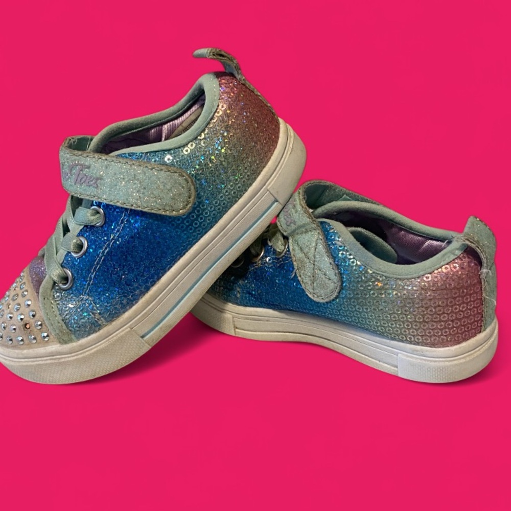 💥Toddler Twinkle Toes Sparkle and Light up sneakers